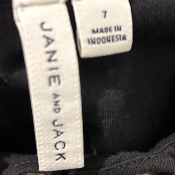 Cropped tank with ruffle and lace trim detail, button back closure - Picture 3 of 3